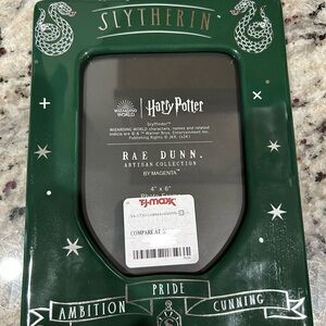 NWT Rae Dunn Harry Potter slytherin 4x6 frame!